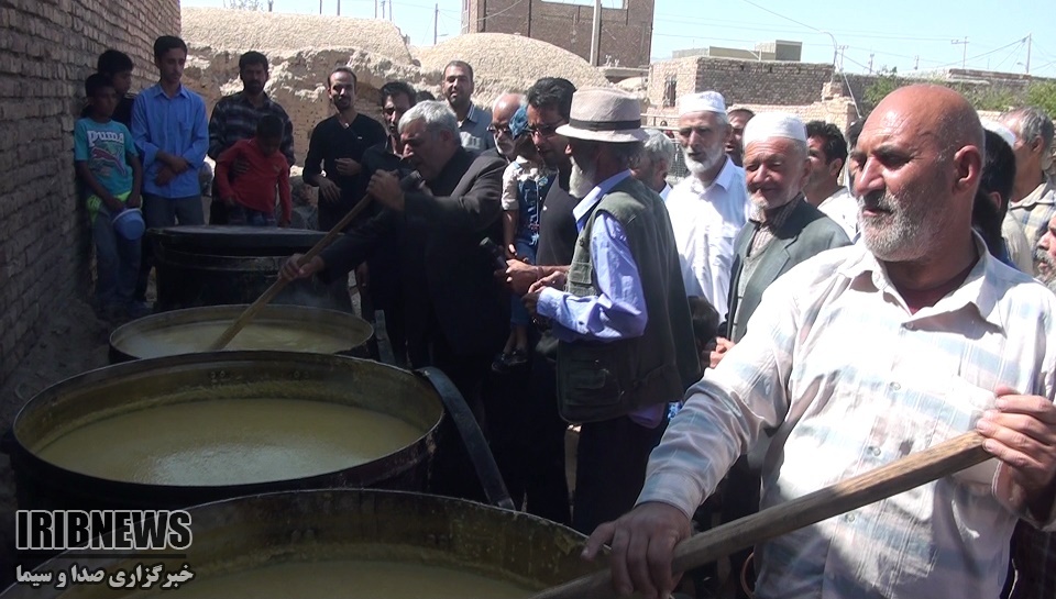 پخت غلور نذری اهل سنت در درمیان پخت غلور نذری اهل سنت در درمیان