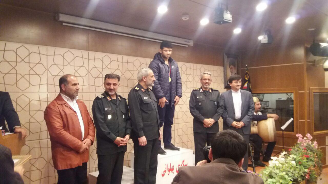 مراسم تجلیل از علیرضا کریمی با حمایت بسیج سپاه برگزار شد