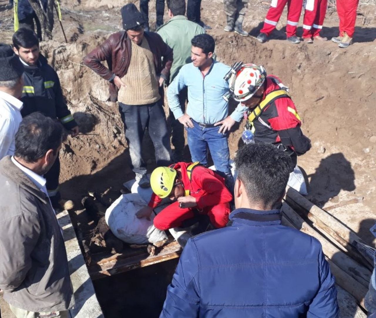 ریزش قنات در روستای پیر دره سی اسفهلان تبریز ریزش قنات در روستای پیر دره سی اسفهلان تبریز