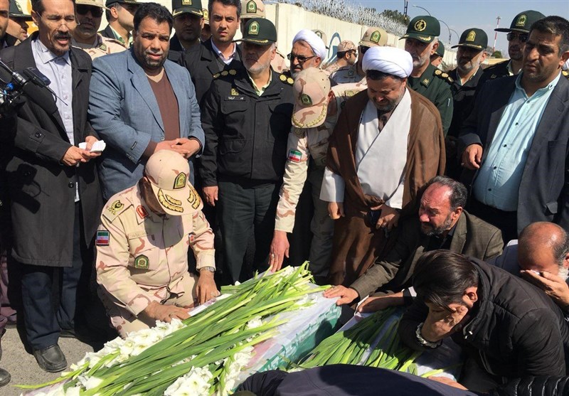 ورود پیکر مطهر 2 شهید مرزبانی در میرجاوه به مشهد
