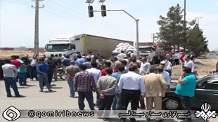 جمعي از کاميون داران قم