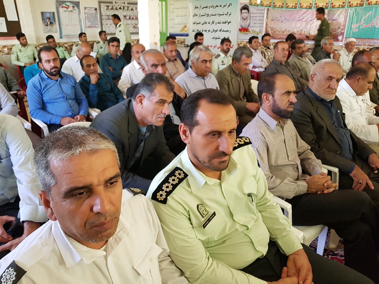 نشست هم اندیشی مسئولان قضایی، انتظامی با شوراها و معتمدین محلی در لنده