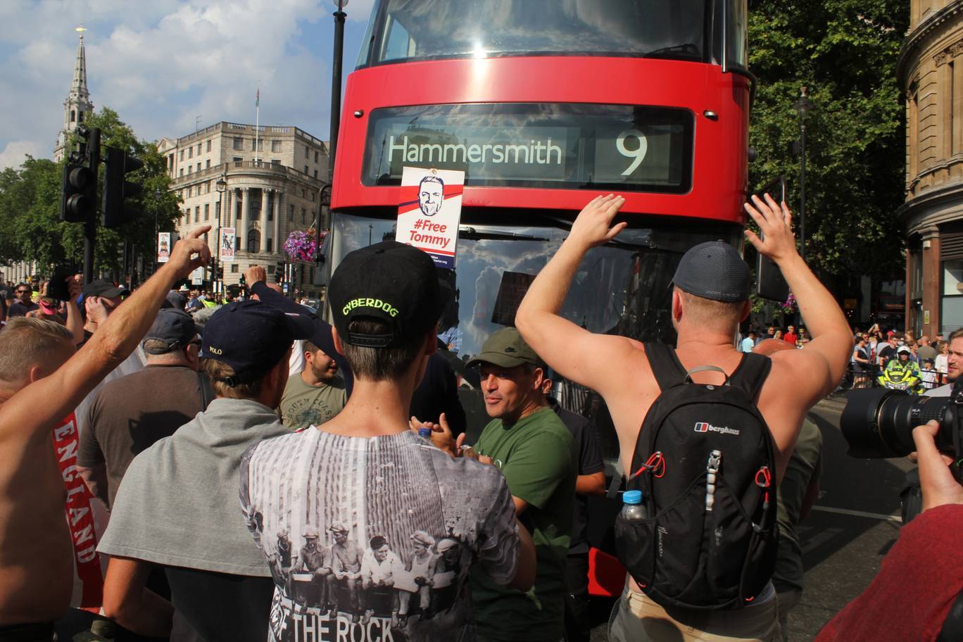 واکنش ها به سخنان اهانت آمیز جرارد باتن علیه پیامبر اسلام (ص)