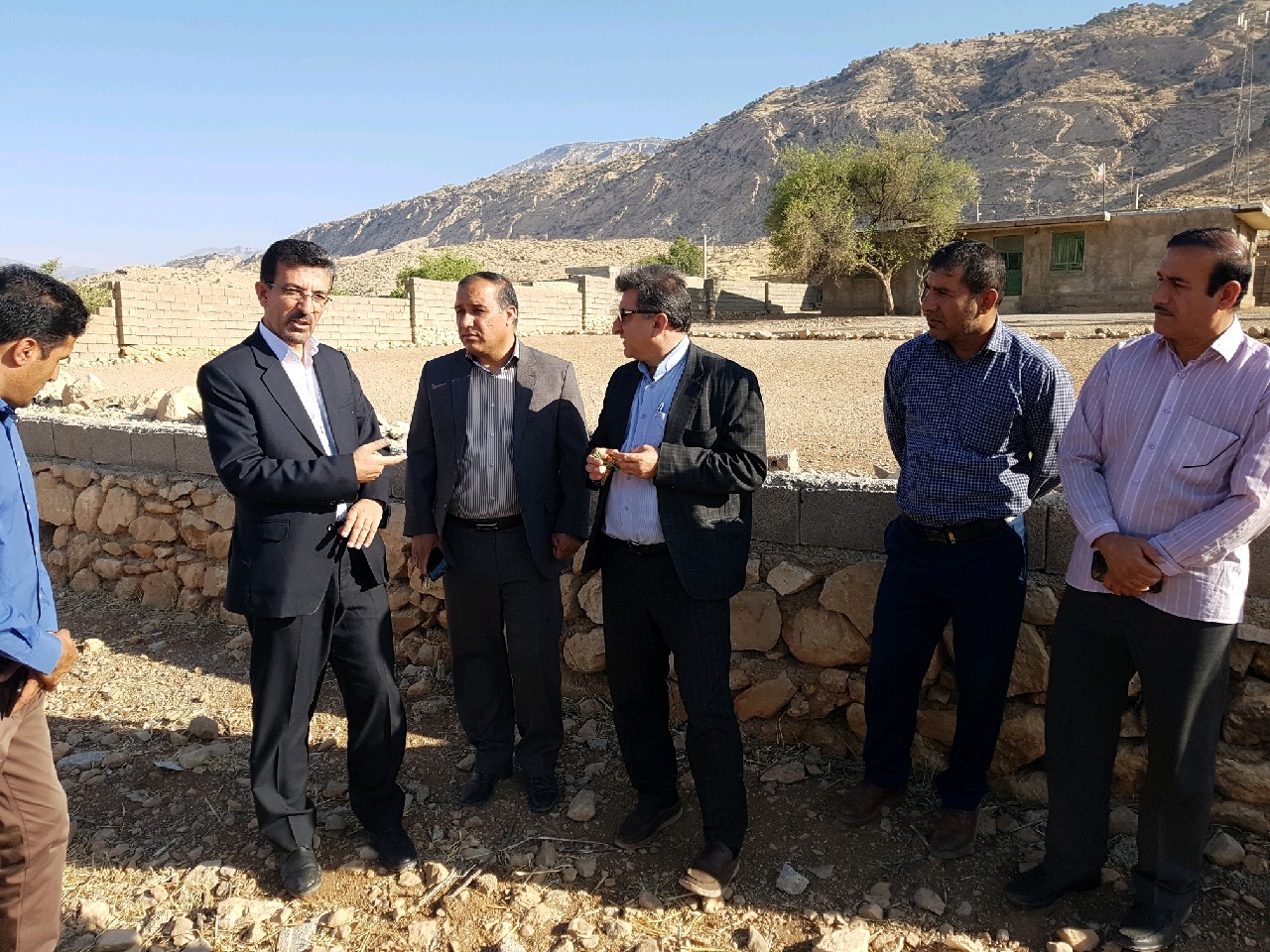 رفع برخی مشکلات روستای بنه بلوط در لنده