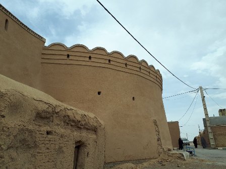  شروع مرمت و ساماندهی برجهای تاریخی شهرستان اردکان  شروع مرمت و ساماندهی برجهای تاریخی شهرستان اردکان