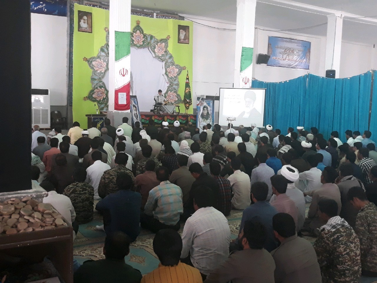 نسبت دادن مشکلات اقتصادی به نظام هدف اصلی دشمن است. نسبت دادن مشکلات اقتصادی به نظام هدف اصلی دشمن است.