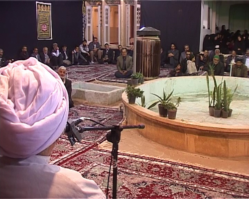 آئین سنتی روضه خوانی در حسینیه ایران