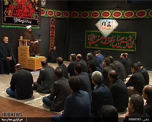 آئین سنتی روضه خوانی در حسینیه ایران