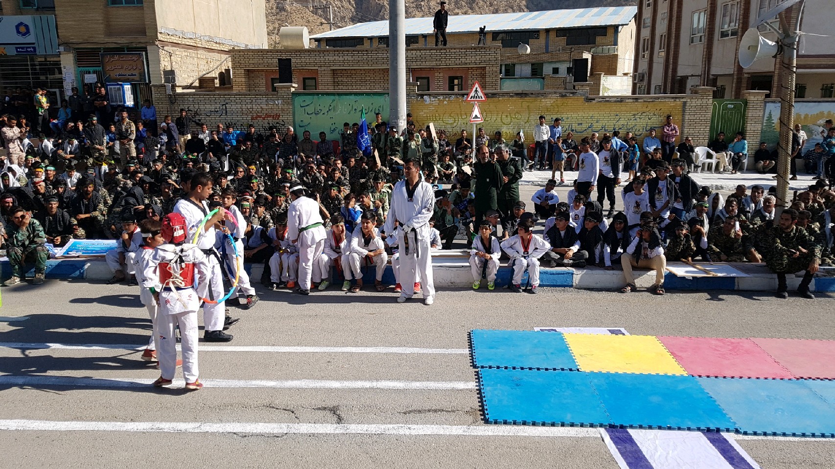 برگزاری رژه نیروهای مسلح در لنده