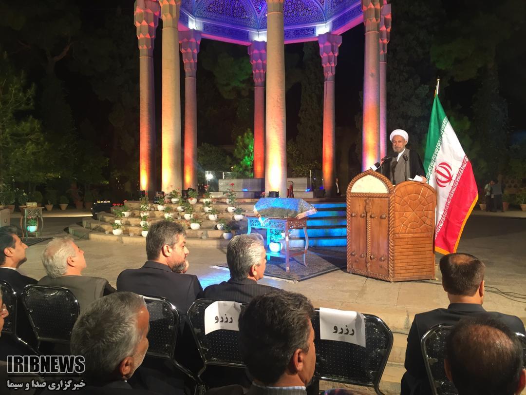 آغاز مراسم یادروز حافظ در شیراز