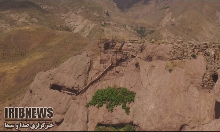 ادامه کاوش در دژ تاریخی حسن صباح الموت ادامه کاوش در دژ تاریخی حسن صباح الموت