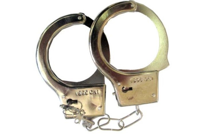 توقیف وانت نیسان با اموال مسروقه ساختمان های نیمه ساز