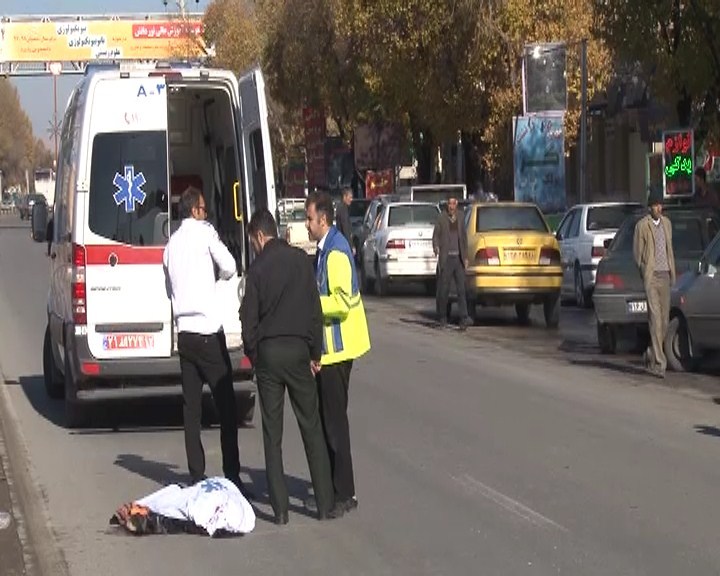 مرگ بانوی ۸۱ ساله در اثر برخورد با تاکسی