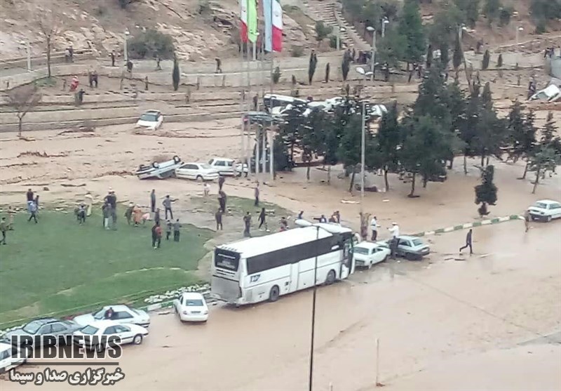 مردم از حضور در مناطق سیل زده جدا خودداری کنند