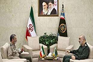 دیدار فرمانده کل سپاه با فرمانده کل ارتش دیدار فرمانده کل سپاه با فرمانده کل ارتش