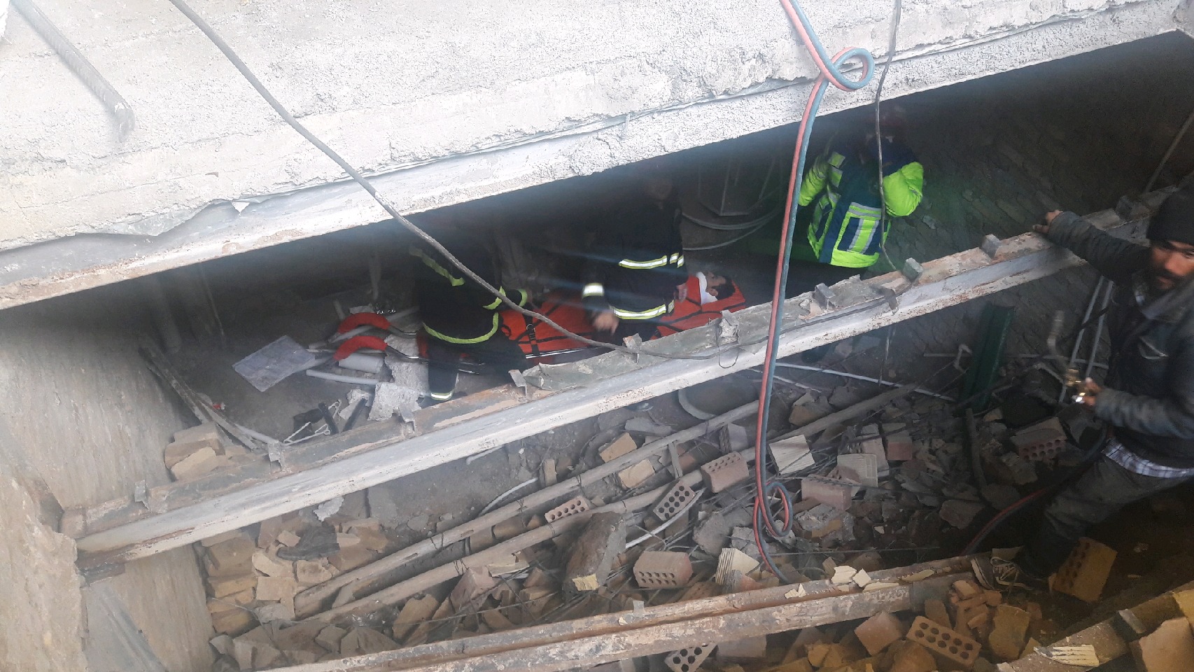 یک مصدوم در حادثه ریزش آوار در بیرجند یک مصدوم در حادثه ریزش آوار در بیرجند