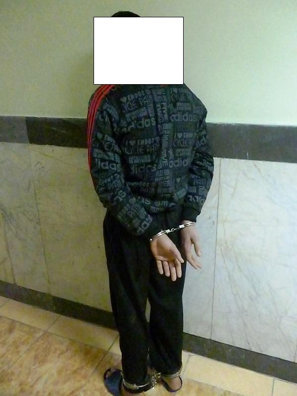 سارق سیم های برق در دام پلیس سارق سیم های برق در دام پلیس