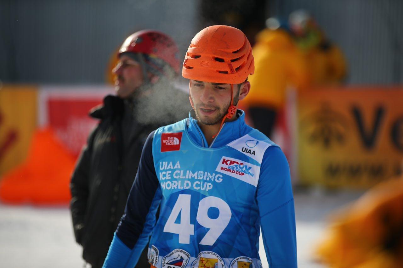 نشان نقره  یخ نورد اصفهانی در مسابقات یخ نوردی قهرمانی آسیا نشان نقره  یخ نورد اصفهانی در مسابقات یخ نوردی قهرمانی آسیا