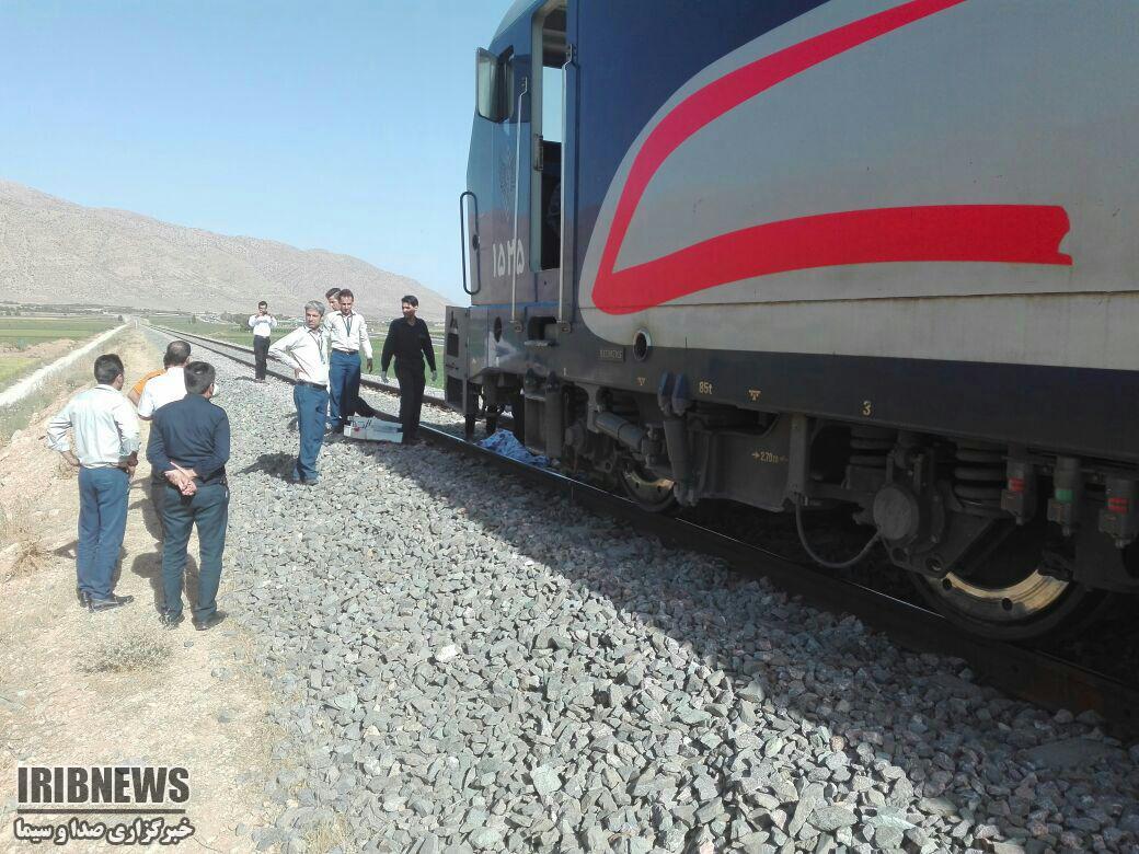 مرگ عابر پیاده بر اثر برخورد با قطار