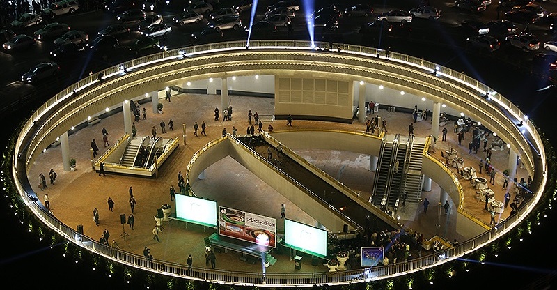 ایوان انتظار میدان، ولیعصر، میزبان نخستین نمایش خیابانی ایوان انتظار میدان، ولیعصر، میزبان نخستین نمایش خیابانی