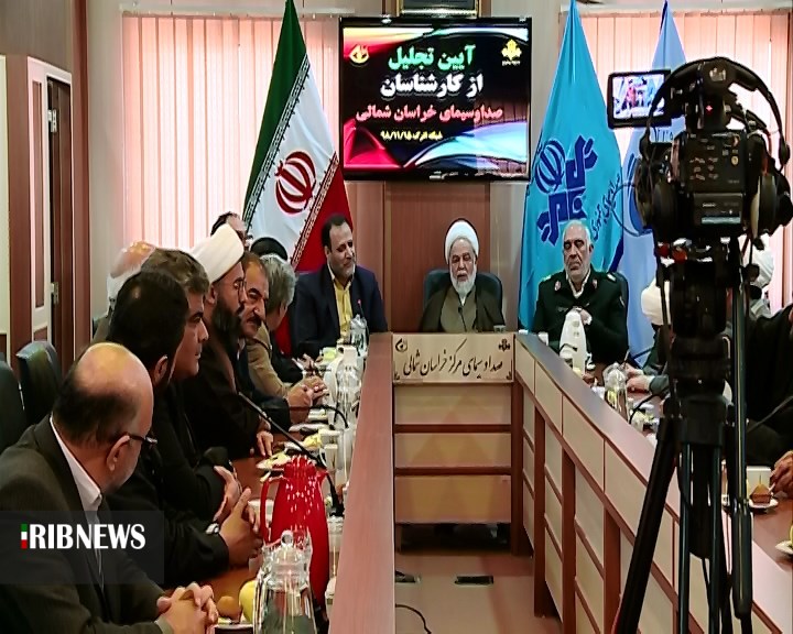 کارشناس با مطالعه