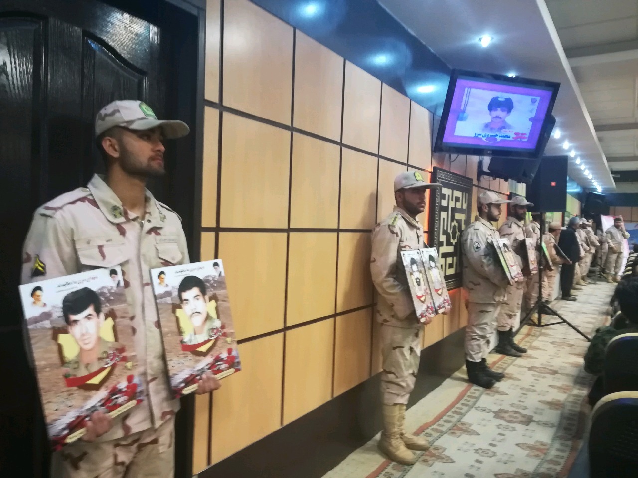 تجلیل از ۳۳ خانواده شهید مرزبان استان تجلیل از ۳۳ خانواده شهید مرزبان استان