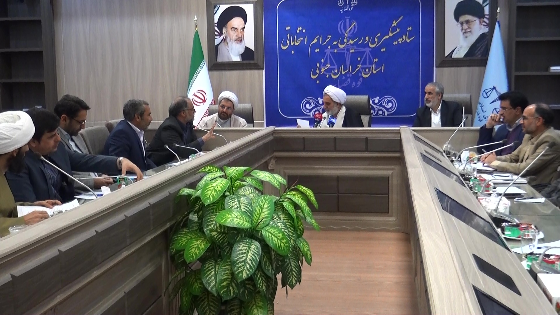 برخورد قاطع با استفاده کنندگان از امکانات دولتی برای تبلیغ کاندیداها برخورد قاطع با استفاده کنندگان از امکانات دولتی برای تبلیغ کاندیداها