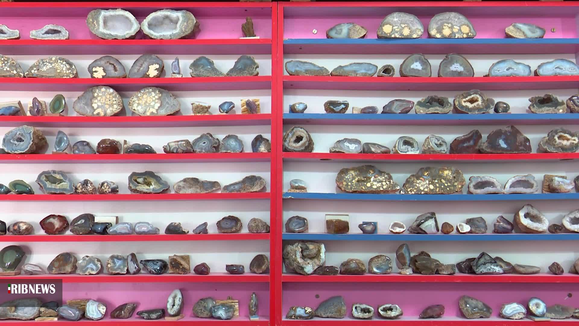 گزارش مکتوب ... سنگ‌ها نان می‌شود،نان بوی خامی می دهد