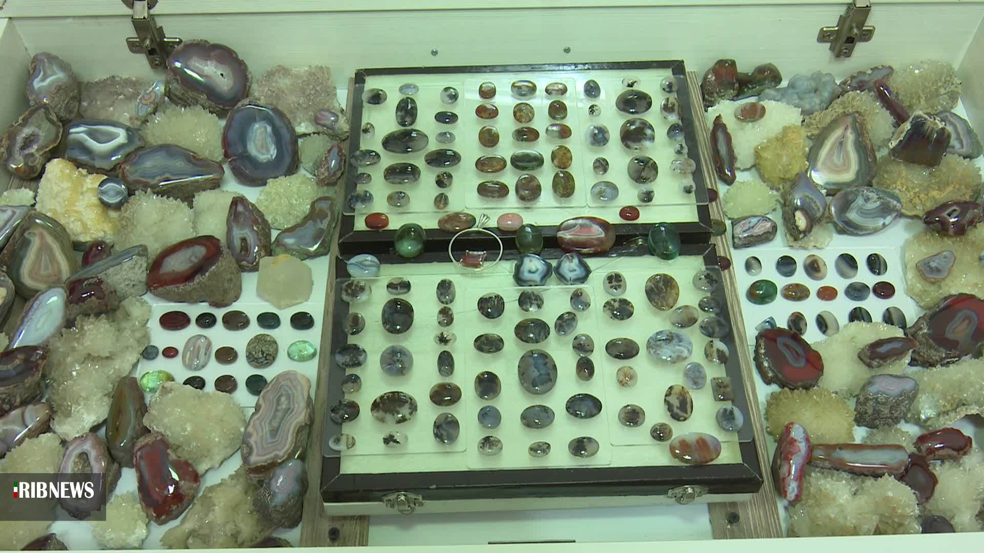 گزارش مکتوب ... سنگ‌ها نان می‌شود،نان بوی خامی می دهد