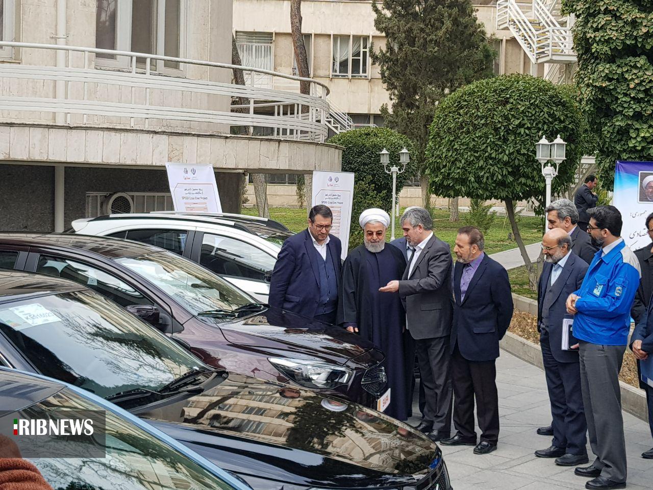 رونمایی و بازدید رییس جمهور از ۴ محصول ایران خودرو