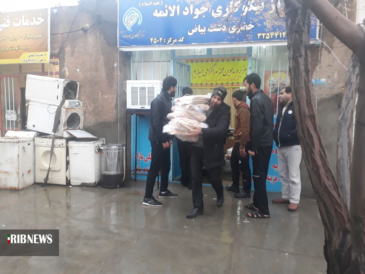 کمک 70 میلیون تومانی مردم خضری دشت بیاض به سیل زدگان