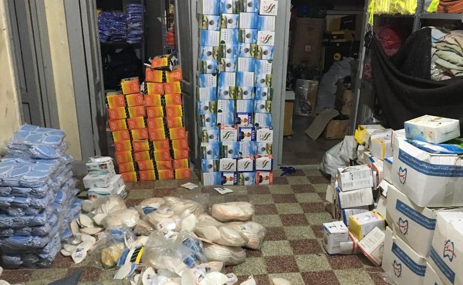 انبار احتکار ماسک در خنج لو رفت انبار احتکار ماسک در خنج لو رفت