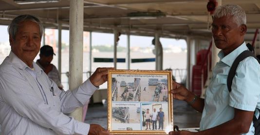 کاپتان کشتی ، برای نجات یک نفر به آب زد