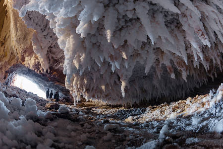 زخم ناآگاهی بر بدن طولانی‌ترین غار نمکی جهان