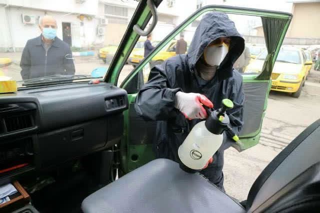 رانندگان تاکسی و اتوبوس موظف به استفاده از دستکش