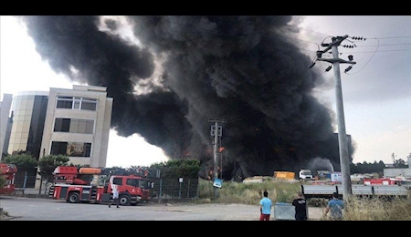 آتش سوزی در یک منطقه صنعتی در ترکیه