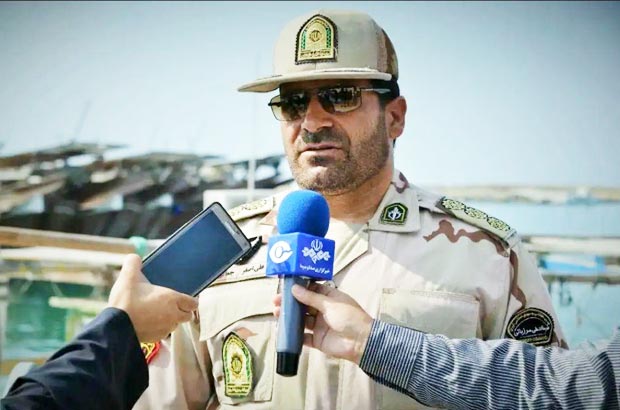 توقیف ۴ فروند قایق صیادی غیرمجاز توقیف ۴ فروند قایق صیادی غیرمجاز