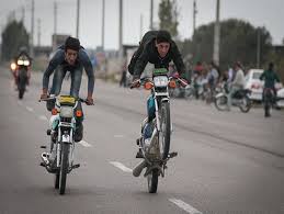 تاخت و تاز نوجوانان و جوانان موتور سیکلت سوار در یزد