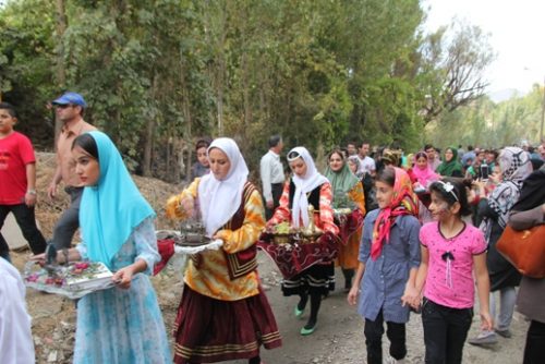 برگزاری دهمین جشنواره شیرهپزی در مانیزان برگزاری دهمین جشنواره شیرهپزی در مانیزان