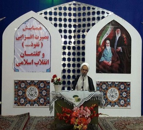 هدف دشمن توقف انقلاب با اجرای پروژه نفوذ است