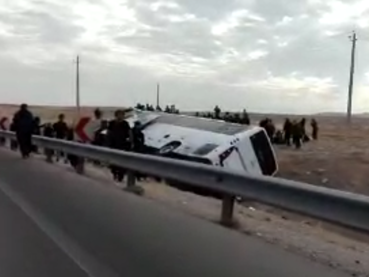 ۳ مصدوم بر اثر واژگونی اتوبوس حامل زائران کربلا