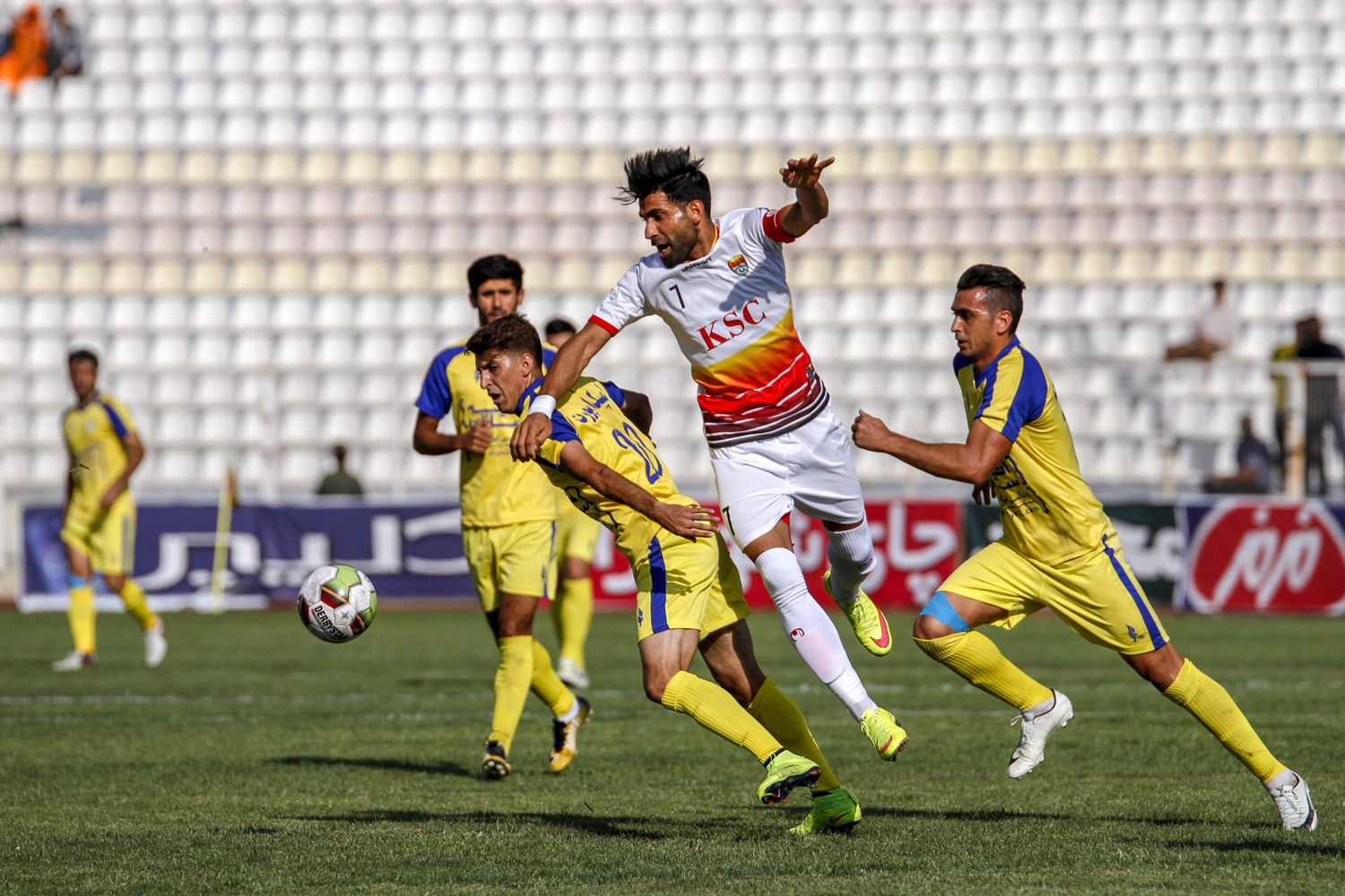 فجری‌ها در اندیشه شکست خوشه طلایی