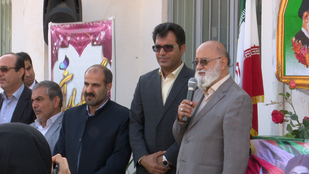 نواخته شدن زنگ استکبارستیزی در مدارس استان بوشهر نواخته شدن زنگ استکبارستیزی در مدارس استان بوشهر