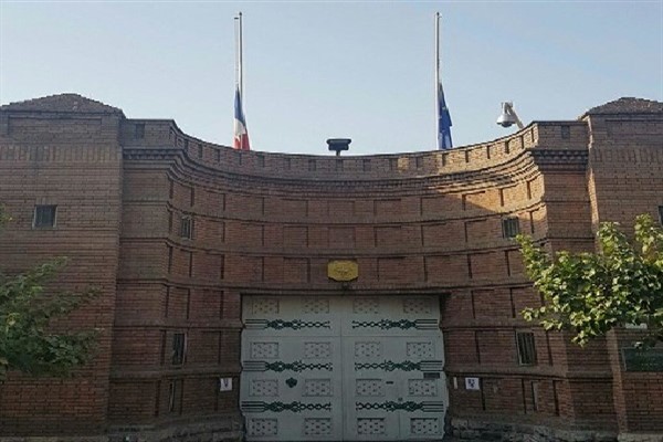تجمع دانشجویی در مقابل سفارت فرانسه تجمع دانشجویی در مقابل سفارت فرانسه