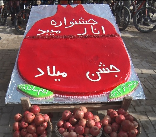 پخت بزرگترین کیک انار در روز میلاد پیامبراعظم (ص) درمیبد پخت بزرگترین کیک انار در روز میلاد پیامبراعظم (ص) درمیبد