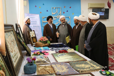 اردکان میزبان نمایشگاه آثار طلاب در زمینه گام دوم انقلاب اردکان میزبان نمایشگاه آثار طلاب در زمینه گام دوم انقلاب