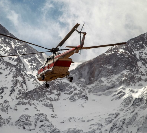 نجات ۲ خانواده عشایری گرفتار در برف