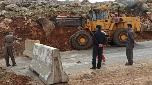 مسدود شدن تمامی ورودیهای شهرستان روانسر مسدود شدن تمامی ورودیهای شهرستان روانسر