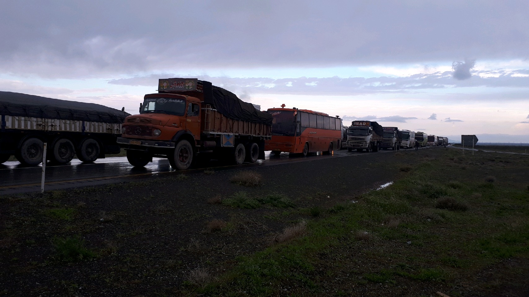 مسدود شدن 4محور در خراسان رضوی به علت بارش شدید باران و جاری شدن سیلاب