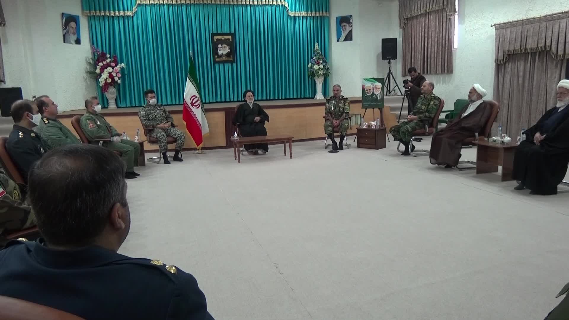 امروز، ارتش بر دلها حکومت میکند امروز، ارتش بر دلها حکومت میکند